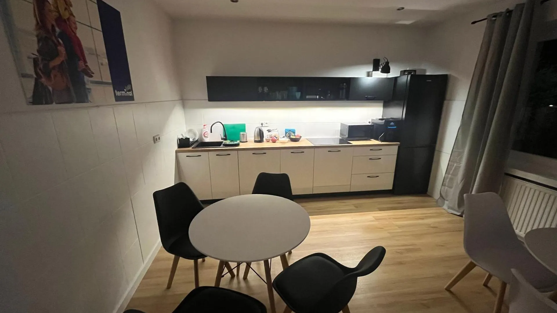 Terminal Family Airport Hostel Poznan