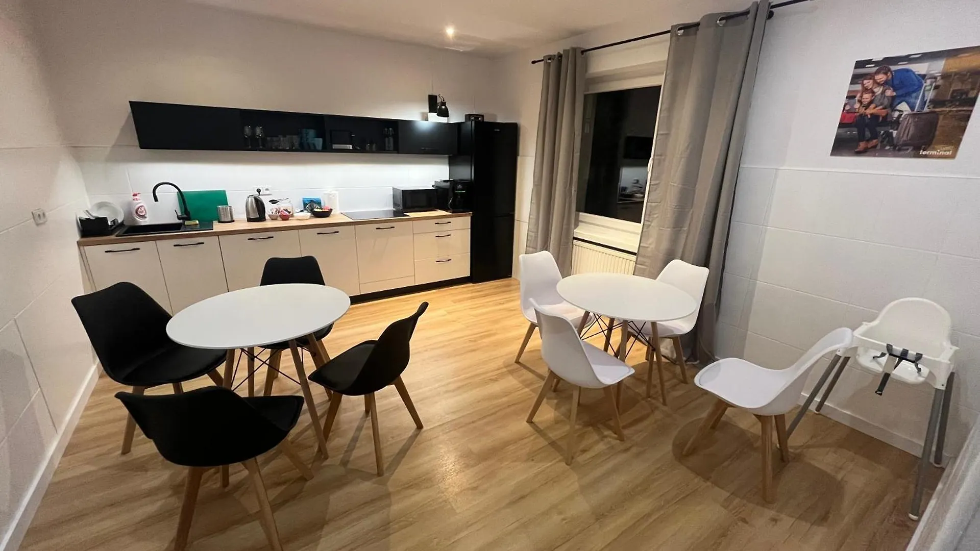 Terminal Family Airport Hostel Poznan