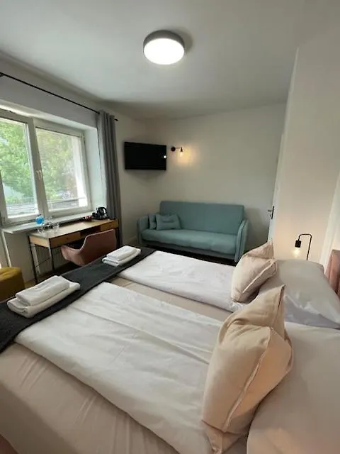 Terminal Family Airport Hostel Poznan