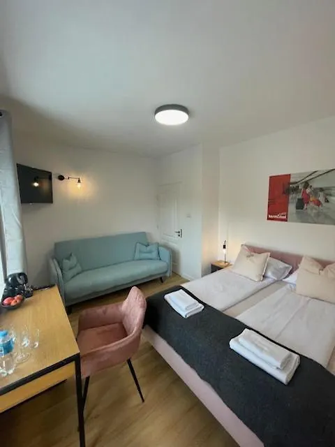 Terminal Family Airport Hostel Poznan