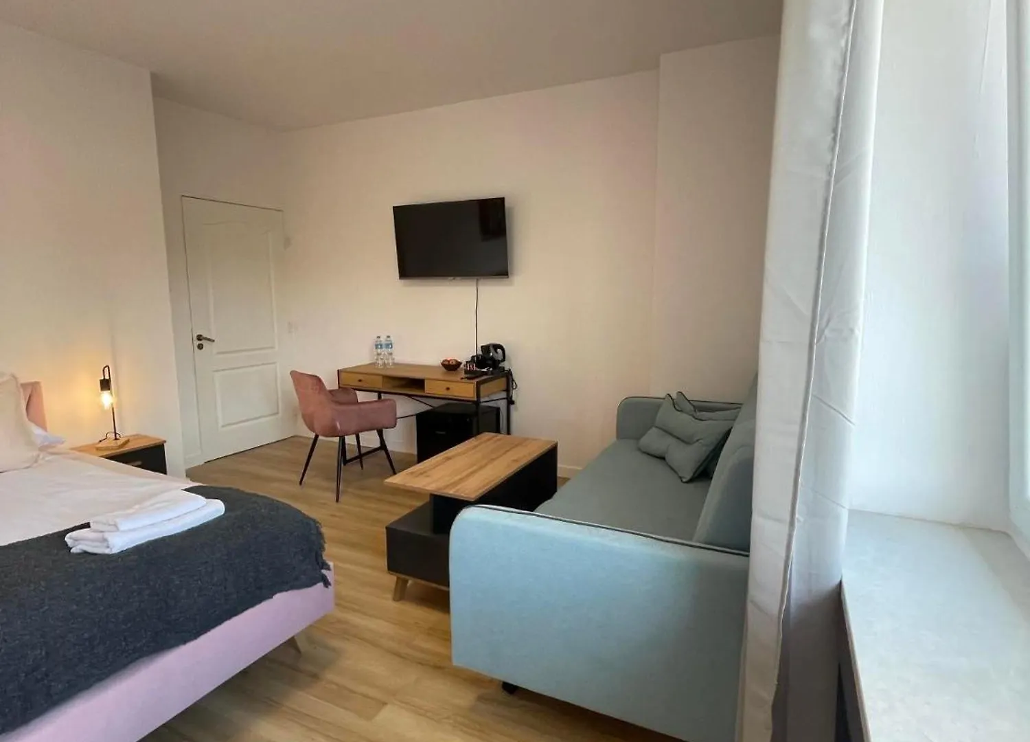 Terminal Family Airport Hostel Poznan