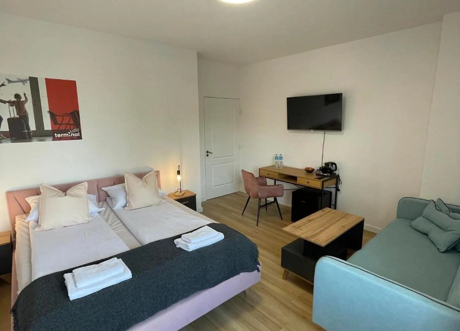 Terminal Family Airport Hostel Poznan