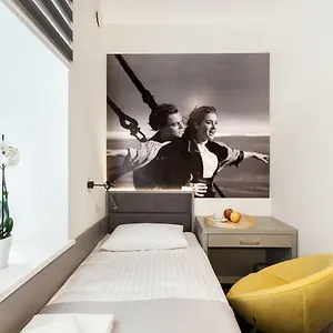 Hostal Cinema